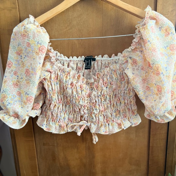 Forever 21 Tops - Forever 21 Floral Ruffled Blouse
